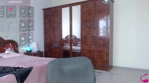 Snapshot of batari_giya chatting on 01.06.25 Lara online show from 01.06.25