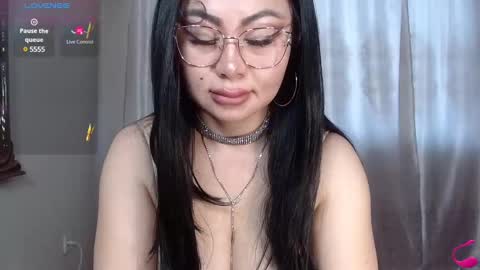 Snapshot of batari_giya chatting on 02.19.25 Lara online show from 02.19.25