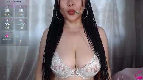 Snapshot of batari_giya chatting on 11.03.25 Lara online show from 11.03.25