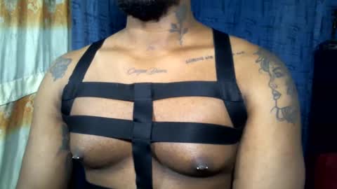 Snapshot of bbc_muscular chatting on 03.10.25 camilo online show from 03.10.25