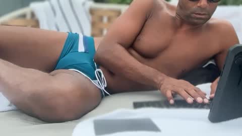 Snapshot of bbcforyourthroat chatting on 11.04.25 305BBC online show from 11.04.25