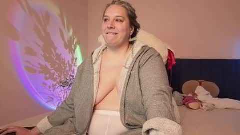 Snapshot of bbw_goddes chatting on 05.18.26 Love online show from 05.18.26