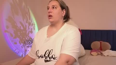 Snapshot of bbw_goddes chatting on 05.19.26 Love online show from 05.19.26