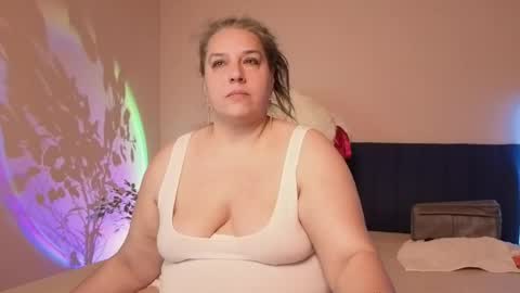 Snapshot of bbw_goddes chatting on 05.25.26 Love online show from 05.25.26