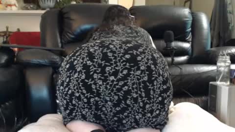 Julie online show from 04.15.26