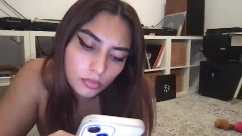 Snapshot of bbypiamia chatting on 10.17.25 bbypiamia online show from 10.17.25