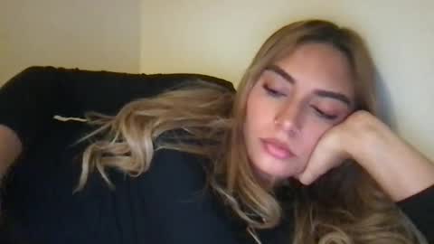 Snapshot of bbypiamia chatting on 03.17.26 bbypiamia online show from 03.17.26