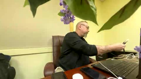 Snapshot of bdc007007 chatting on 12.19.25 bdc007007 online show from 12.19.25