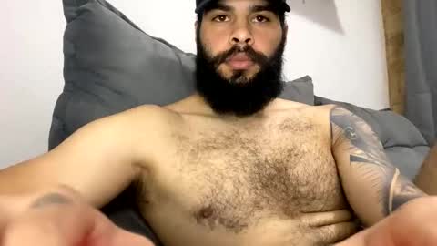 Snapshot of beardmax chatting on 09.13.25 Min online show from 09.13.25