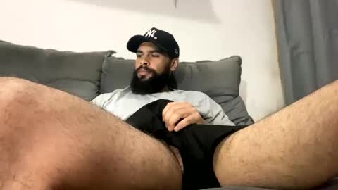 Snapshot of beardmax chatting on 09.23.25 Min online show from 09.23.25