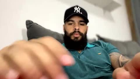 Snapshot of beardmax chatting on 10.11.25 Min online show from 10.11.25