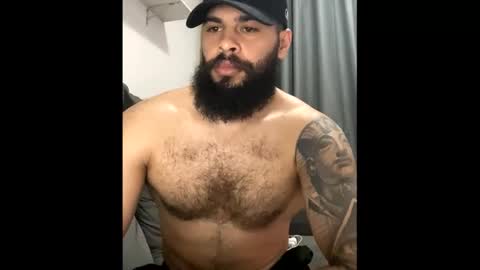 Snapshot of beardmax chatting on 10.15.25 Min online show from 10.15.25