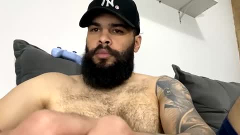 Snapshot of beardmax chatting on 10.19.25 Min online show from 10.19.25