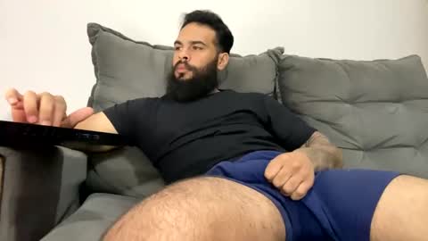 Snapshot of beardmax chatting on 10.21.25 Min online show from 10.21.25