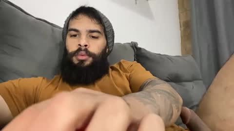 Snapshot of beardmax chatting on 10.22.25 Min online show from 10.22.25