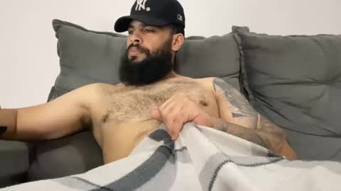 Snapshot of beardmax chatting on 10.28.25 Min online show from 10.28.25