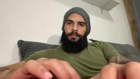 Snapshot of beardmax chatting on 11.03.25 Min online show from 11.03.25