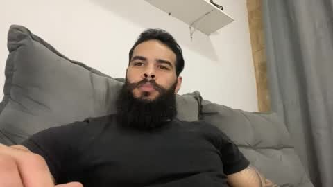 Snapshot of beardmax chatting on 11.08.25 Min online show from 11.08.25