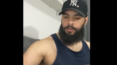 Snapshot of beardmax chatting on 11.12.25 Min online show from 11.12.25