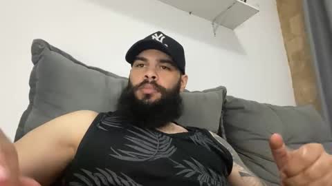 Snapshot of beardmax chatting on 11.24.25 Min online show from 11.24.25