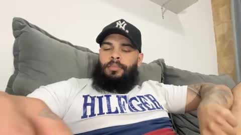 Snapshot of beardmax chatting on 11.27.25 Min online show from 11.27.25