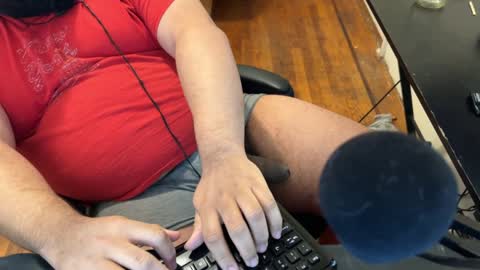 Snapshot of beardudeguy chatting on 01.10.25 beardudeguy online show from 01.10.25