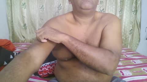 Snapshot of beargryzzly chatting on 01.05.25 Grizzly online show from 01.05.25