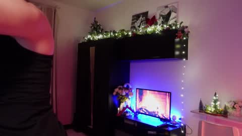 Snapshot of beatricefawne chatting on 12.23.24 Bzzz Bea online show from 12.23.24