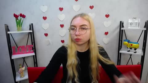 BeatriceFlyy online show from 12.08.24