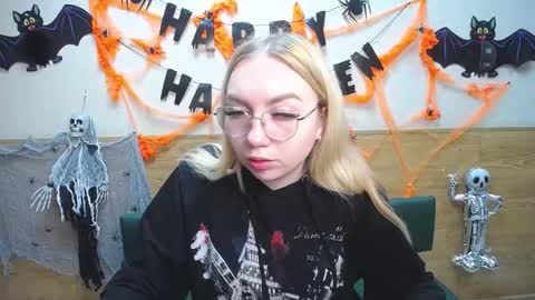 BeatriceFlyy online show from 10.21.25