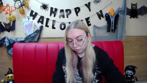 BeatriceFlyy online show from 10.28.25