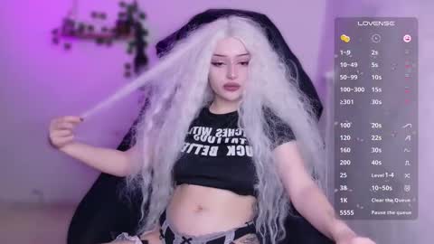 Snapshot of beaty_lilith chatting on 09.27.25 beaty_lilith online show from 09.27.25