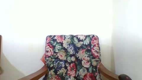 Snapshot of beaute_choco chatting on 10.23.25 Eva online show from 10.23.25