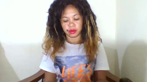 Snapshot of beaute_choco chatting on 10.26.25 Eva online show from 10.26.25