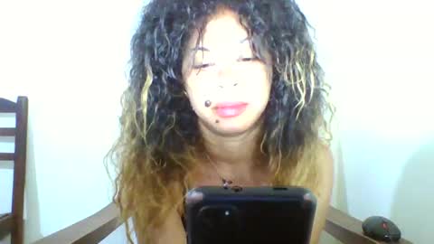 Snapshot of beaute_choco chatting on 11.22.25 Eva online show from 11.22.25