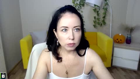 Snapshot of beautiful_moon3 chatting on 10.28.25 beautiful_moon3 online show from 10.28.25