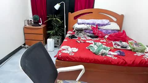 Snapshot of beautifullust chatting on 01.01.25 Queen Angela online show from 01.01.25