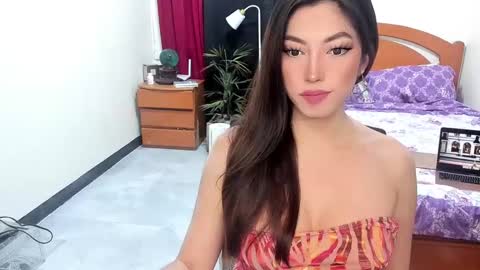 Snapshot of beautifullust chatting on 01.04.25 Queen Angela online show from 01.04.25