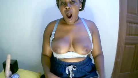 Snapshot of beautifulpeach2 chatting on 01.22.25 beautifulpeach2 online show from 01.22.25