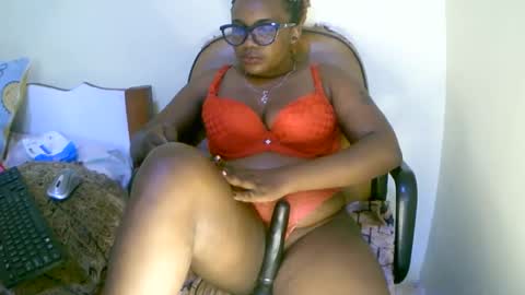 Snapshot of beautifulpeach2 chatting on 02.22.25 beautifulpeach2 online show from 02.22.25