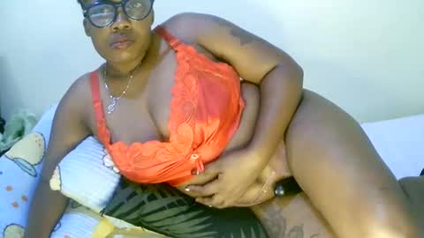 Snapshot of beautifulpeach2 chatting on 02.27.25 beautifulpeach2 online show from 02.27.25