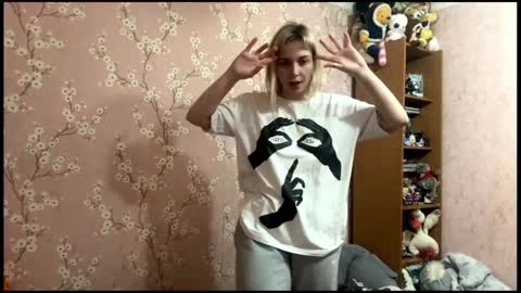 Mia online show from 04.15.26