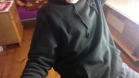 Snapshot of beautifulworld33 chatting on 12.04.25 beautifulworld33 online show from 12.04.25