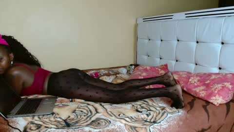 Snapshot of beauty_and_the_beastt chatting on 11.27.25 Beauty And The Beast online show from 11.27.25