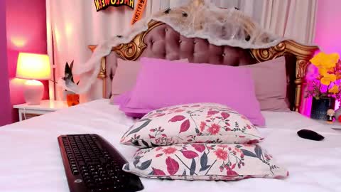 Snapshot of beauty_luna18 chatting on 11.05.25 Luna online show from 11.05.25