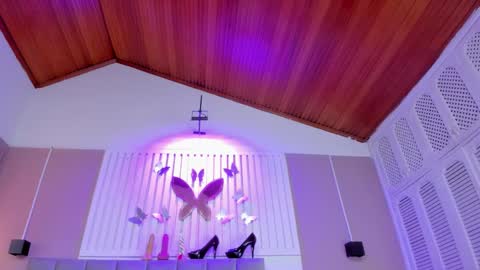 Snapshot of beauty_milf4 chatting on 02.10.26 Chantall online show from 02.10.26