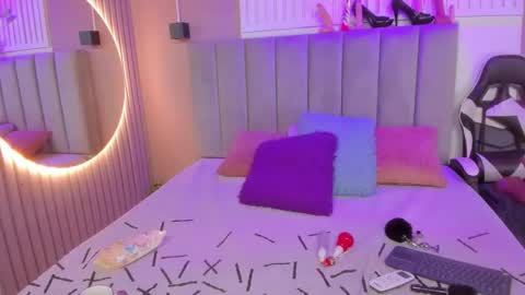 Snapshot of beauty_milf4 chatting on 03.11.26 Chantall online show from 03.11.26