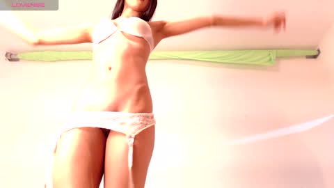 Snapshot of bebe_sua chatting on 12.04.24 Jennifer online show from 12.04.24