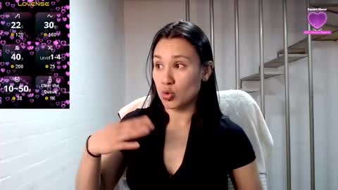 Snapshot of beckdymon chatting on 11.17.25 Daniela online show from 11.17.25