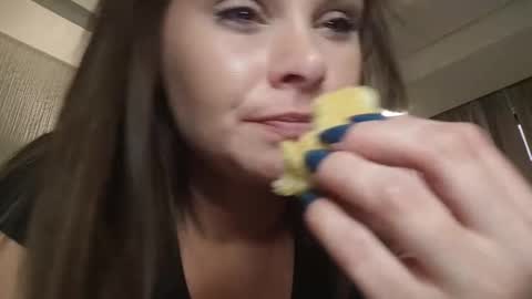 Snapshot of becky2994 chatting on 09.28.25 BECKY BOO online show from 09.28.25